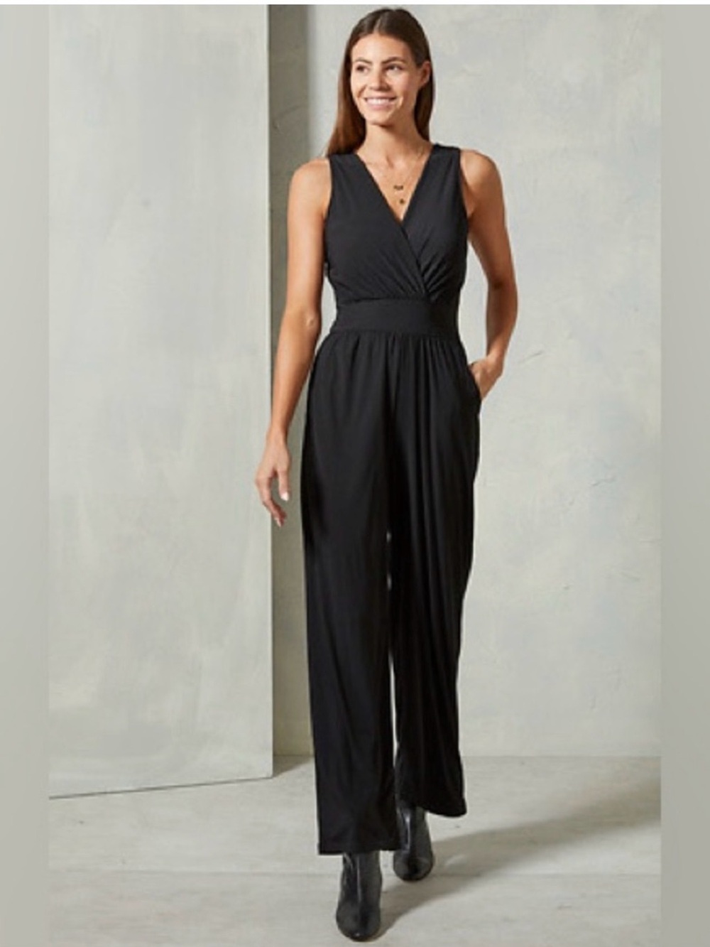 Korye Black Sleeveless V-Neck Wide-Leg Jumpsuit